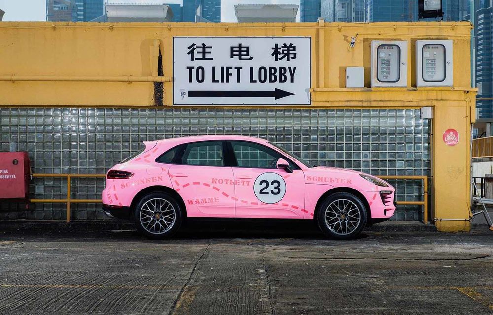 Campanie în Singapore: Porsche Macan promovat cu ajutorul unor &quot;haine&quot; celebre în motorsport - Poza 6