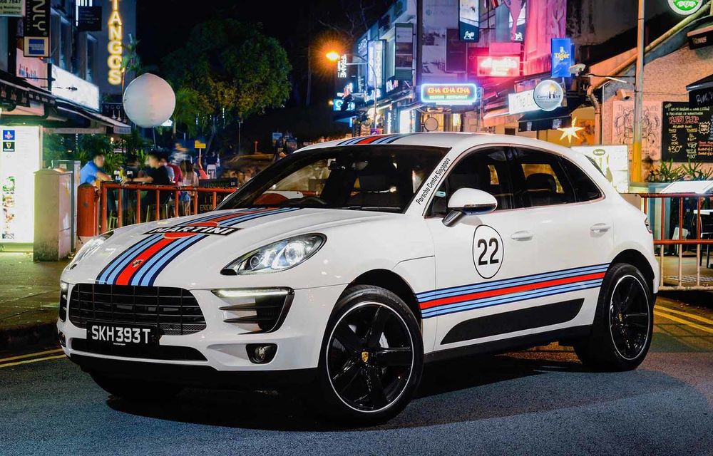 Campanie în Singapore: Porsche Macan promovat cu ajutorul unor &quot;haine&quot; celebre în motorsport - Poza 2