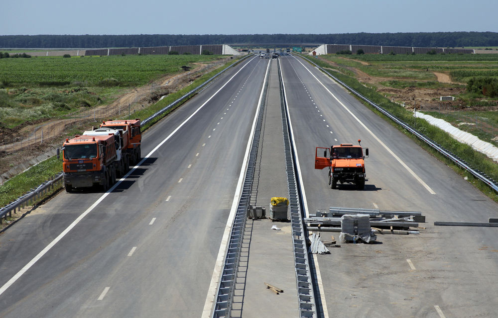 Autostrada Sebeș-Turda, un eșec înainte de deschidere: porțiuni cu benzi de numai 2 metri lățime și asfalt alunecos - Poza 1