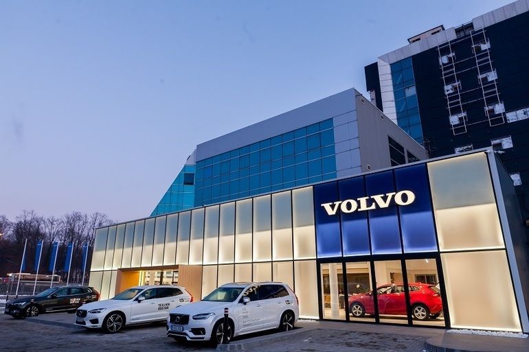 Reconstruit la standarde nordice: cel mai mare dealer Volvo din România a investit un milion de euro în noul showroom de lângă București - Poza 1