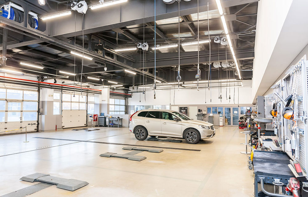 Reconstruit la standarde nordice: cel mai mare dealer Volvo din România a investit un milion de euro în noul showroom de lângă București - Poza 2