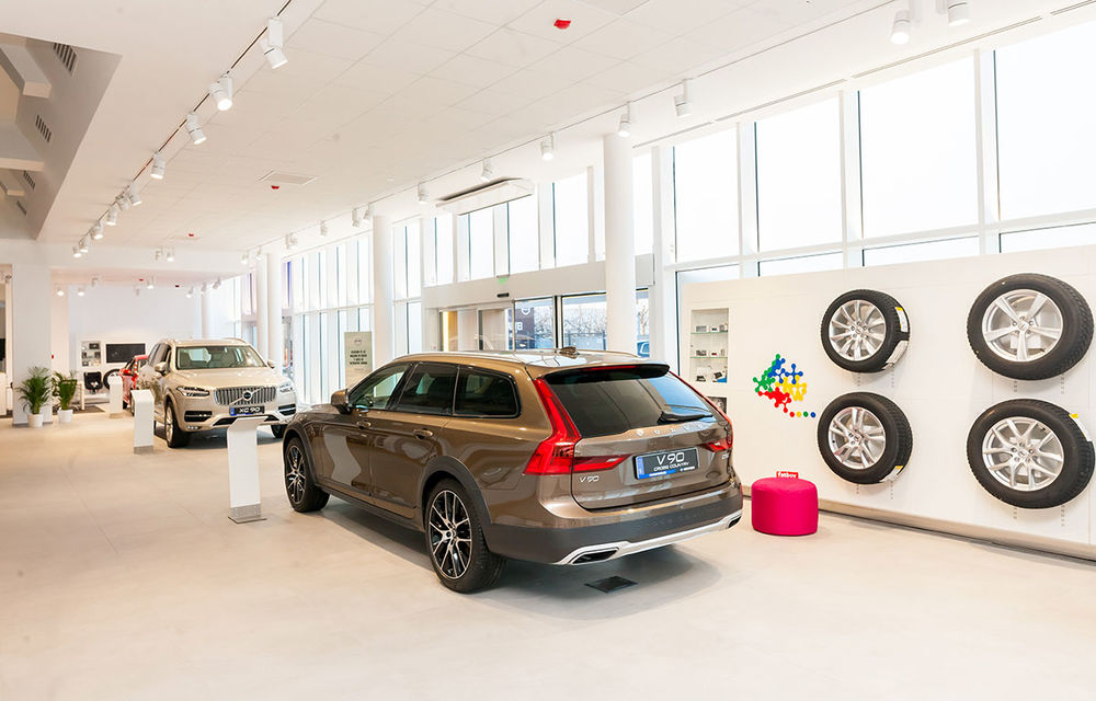 Reconstruit la standarde nordice: cel mai mare dealer Volvo din România a investit un milion de euro în noul showroom de lângă București - Poza 9