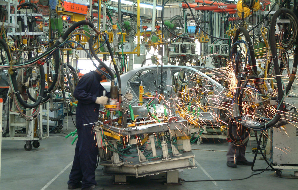 Negocieri eșuate între sindicate și constructori: muncitorii de la BMW, Mercedes, Volkswagen și Opel amenință cu întreruperea producției pentru 24 ore - Poza 1