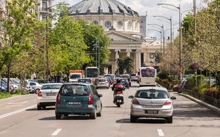 În România există 6 milioane de mașini: 20% au o vechime de peste 20 de ani, iar 58% au motor pe benzină