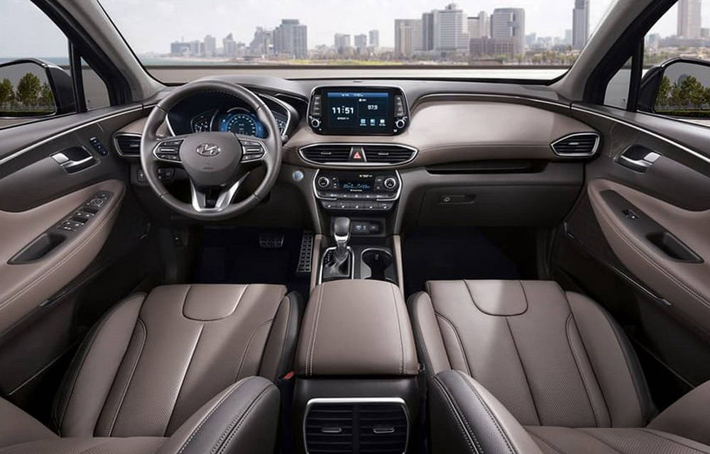 Primele imagini cu noua generație Hyundai Santa Fe: SUV-ul împrumută elemente de design de la Kona - Poza 2
