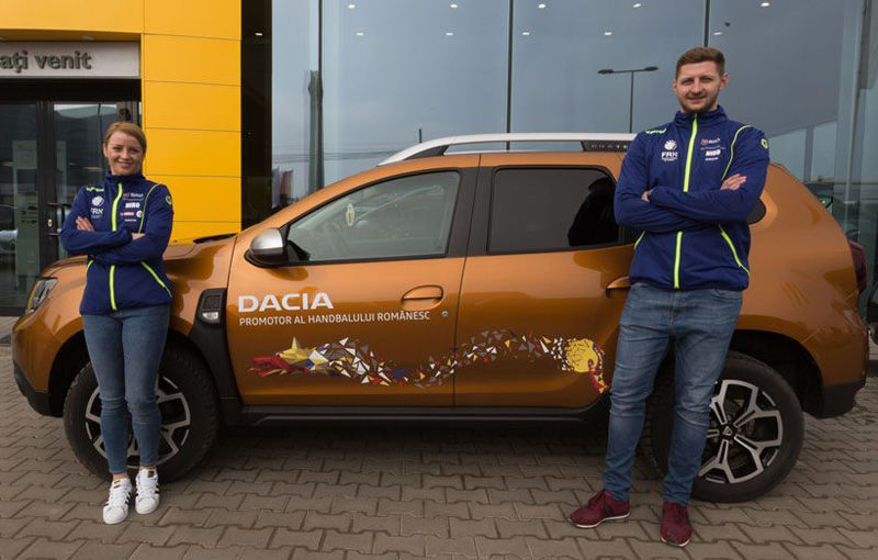 Dacia a devenit partener tehnic pentru echipele naționale de handbal: federația va primi 7 mașini, printre care și două Duster - Poza 1