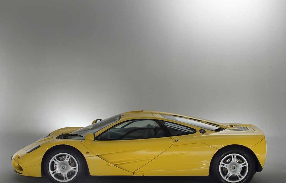 Singurul McLaren F1 încă neînmatriculat a fost vândut în Anglia. Produsă în 1997, mașina avea încă foliile de protecție la interior - Poza 8