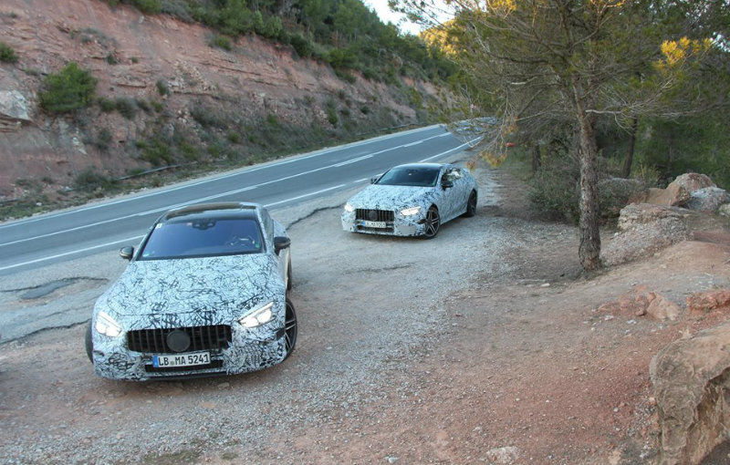 Mercedes-AMG GT Coupe camuflat: primele imagini oficiale cu rivalul lui Porsche Panamera - Poza 1