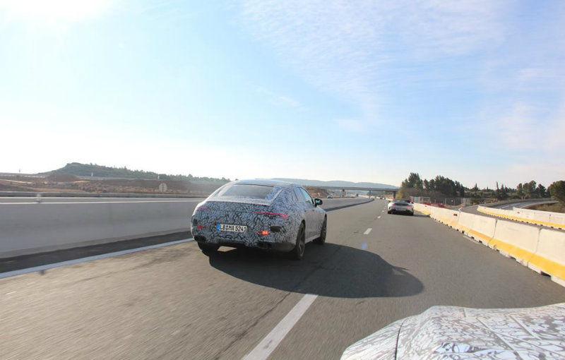 Mercedes-AMG GT Coupe camuflat: primele imagini oficiale cu rivalul lui Porsche Panamera - Poza 2