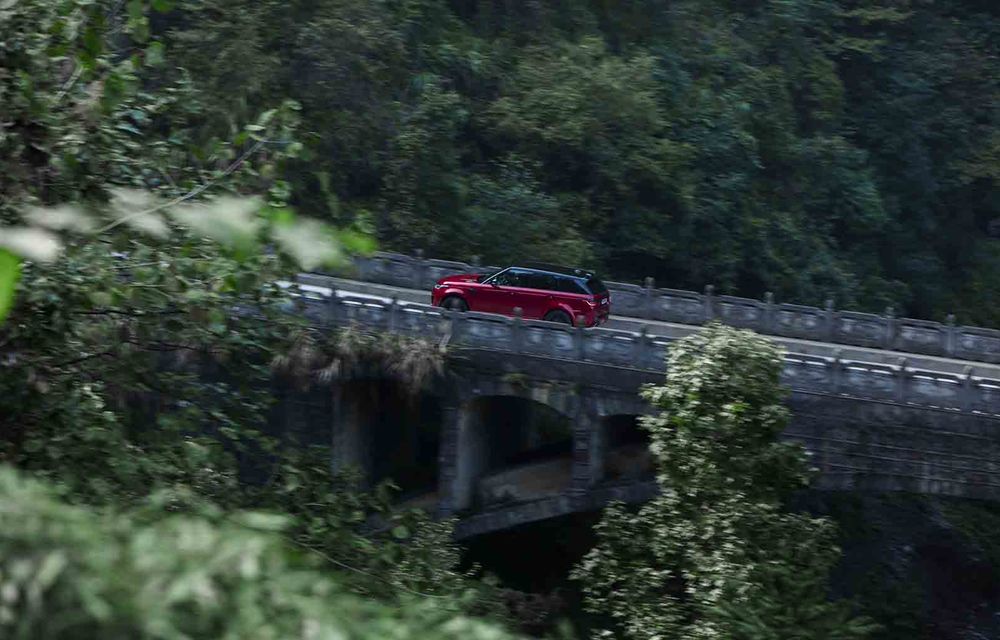 Range Rover Sport PHEV a urcat 999 de trepte: hibridul de 400 de cai putere a ajuns la &quot;Poarta Raiului&quot; - Poza 9