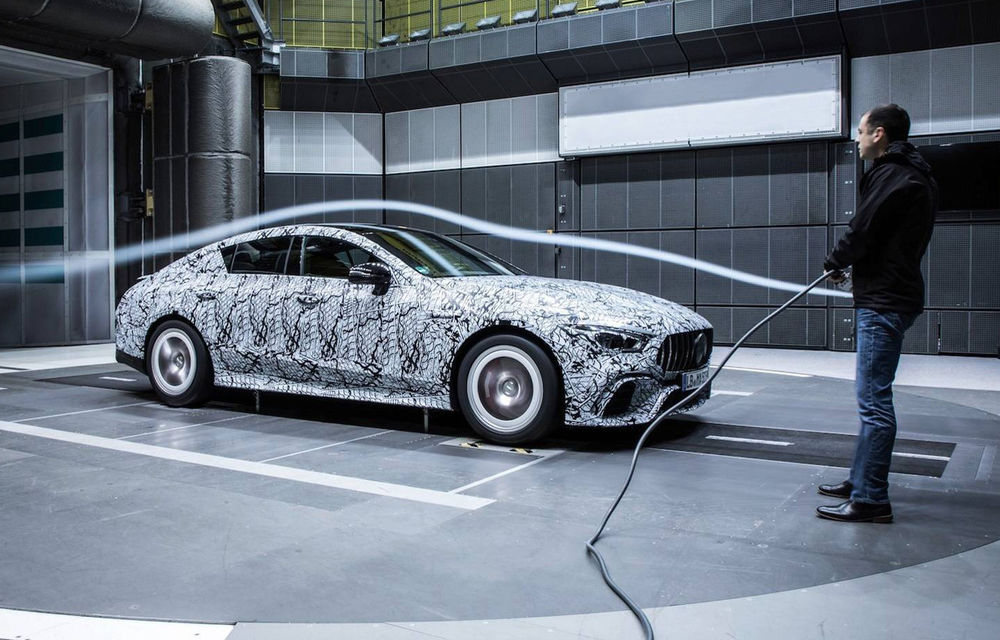 Imagini camuflate cu Mercedes-AMG GT Coupe: noul model de performanță, testat în tunelul de vânt - Poza 1