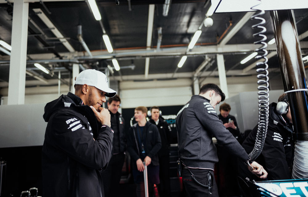 Mercedes a prezentat noul monopost pentru sezonul 2018: Hamilton, convins că va semna noul contract în martie - Poza 6