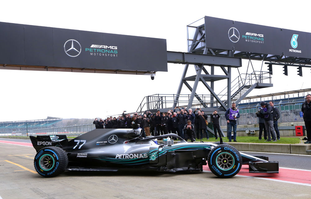 Mercedes a prezentat noul monopost pentru sezonul 2018: Hamilton, convins că va semna noul contract în martie - Poza 4
