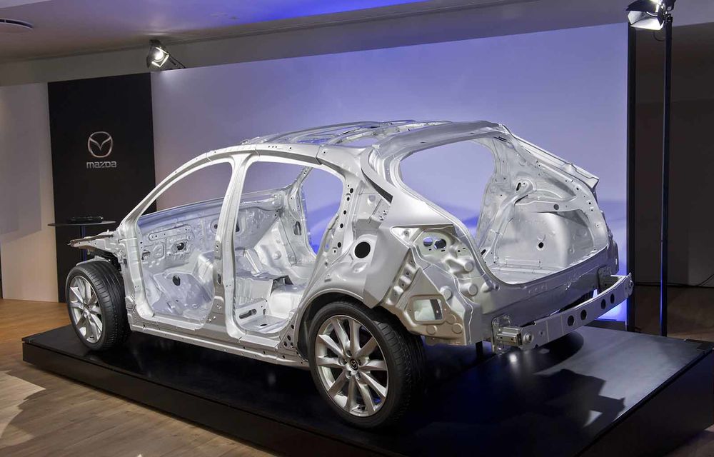 Am condus prototipul viitorului Mazda 3: povestea Skyactiv-X, motorul pe benzină cu consum de diesel - Poza 31