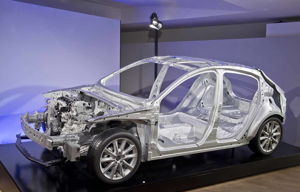 Am condus prototipul viitorului Mazda 3: povestea Skyactiv-X, motorul pe benzină cu consum de diesel - Poza 32