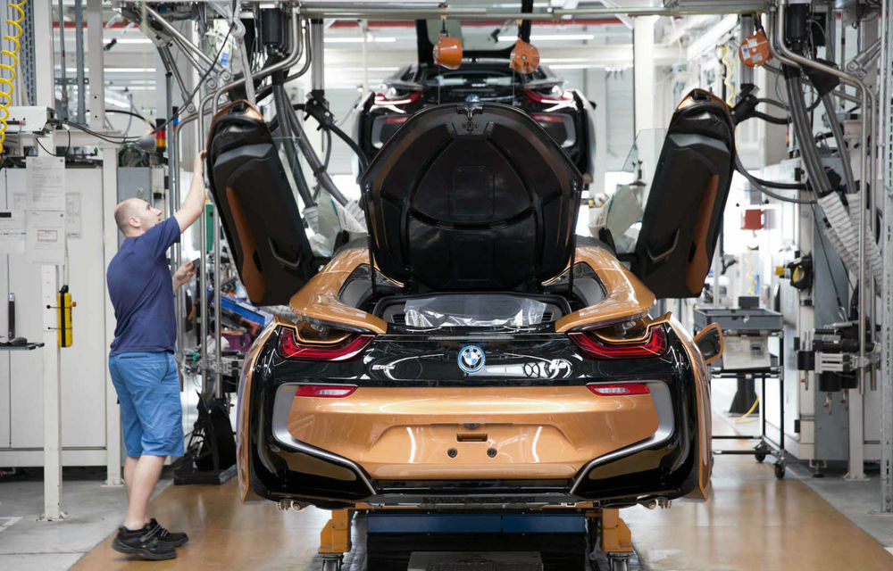 BMW i8 Roadster și i8 facelift au intrat în producție: modelele constructorului german sunt asamblate la uzina din Leipzig - Poza 2
