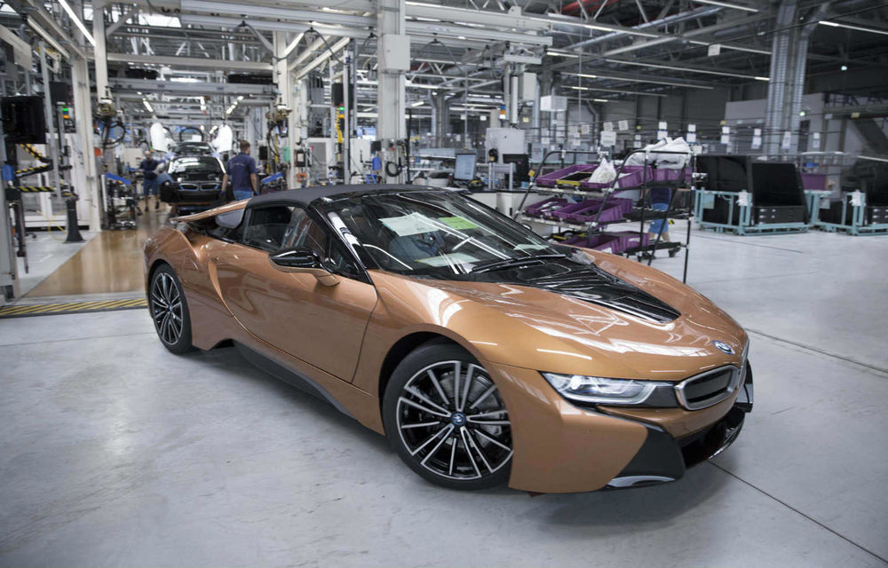 BMW i8 Roadster și i8 facelift au intrat în producție: modelele constructorului german sunt asamblate la uzina din Leipzig - Poza 3
