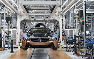 BMW i8 Roadster și i8 facelift au intrat în producție: modelele constructorului german sunt asamblate la uzina din Leipzig