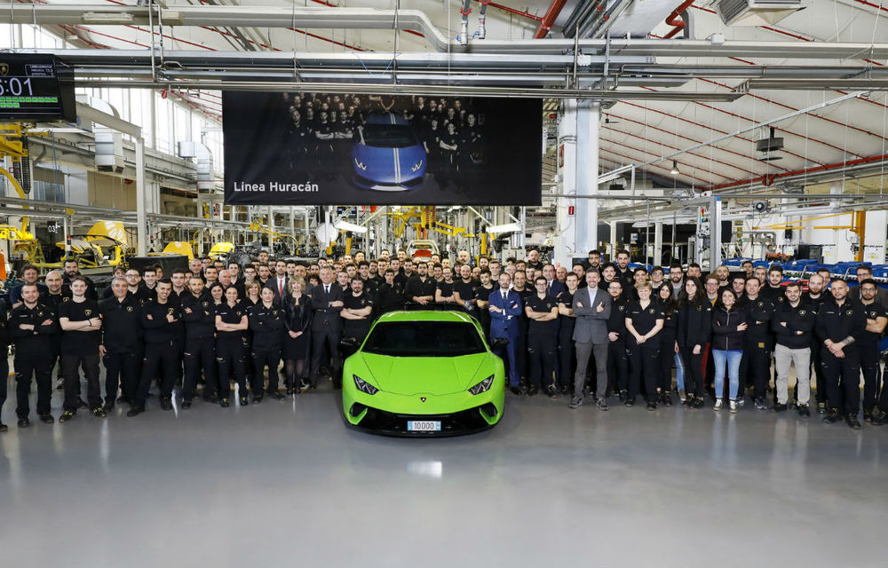Sărbătoare în Italia: Lamborghini Huracan a ajuns la borna 10.000 - Poza 1