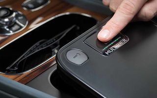 Divizia Mulliner oferă o casetă de valori pentru Bentley Bentayga: accesul se realizează pe baza amprentei digitale