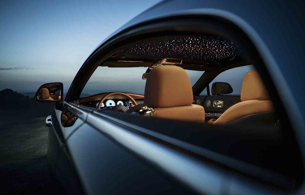 Rolls-Royce lansează ediția specială Wraith Luminary: 55 de unități cu plafon cu stele căzătoare și accesorii acoperite cu țesătură din oțel - Poza 6