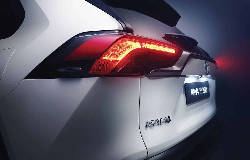 Noua generație Toyota RAV4 debutează la New York: design agresiv și performanță sporită în off-road - Poza 6