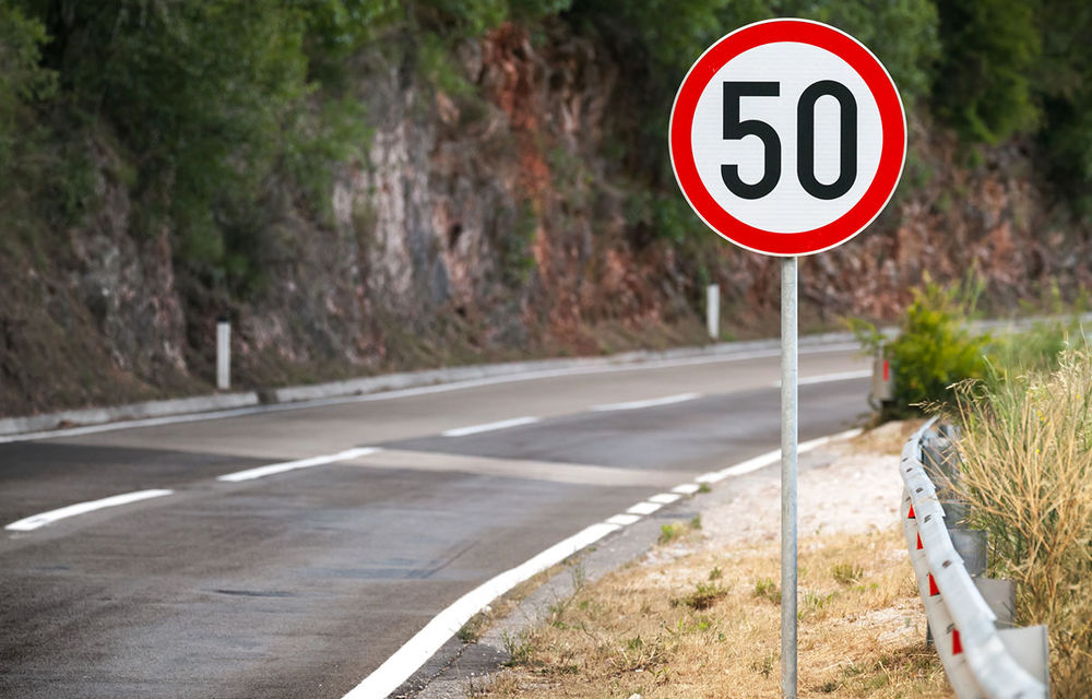Specialiștii recomandă o viteză de maxim 70 km/h pe șosele fără parapeți între sensuri: &quot;Vitezele mai mari aduc întotdeauna mai multe accidente și victime&quot; - Poza 1