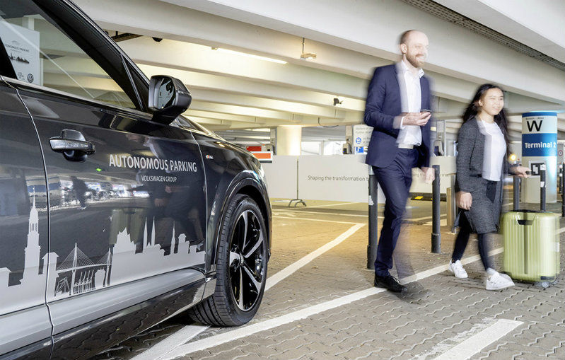 Grupul Volkswagen testează un sistem de parcare autonomă: tehnologia va debuta pe modelele de serie în 2020 - Poza 1