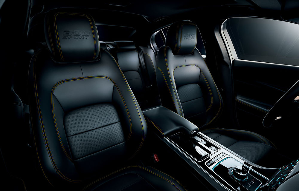 Jaguar introduce noile XE și XF 300 Sport: motor de 2.0 litri benzină cu 300 de cai putere - Poza 31