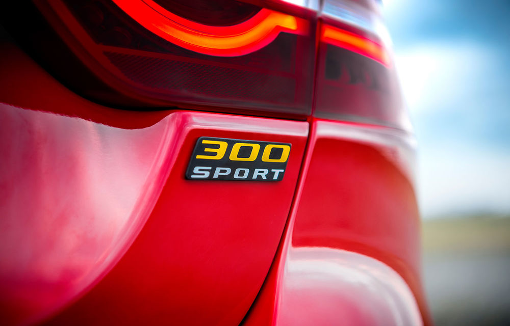 Jaguar introduce noile XE și XF 300 Sport: motor de 2.0 litri benzină cu 300 de cai putere - Poza 24