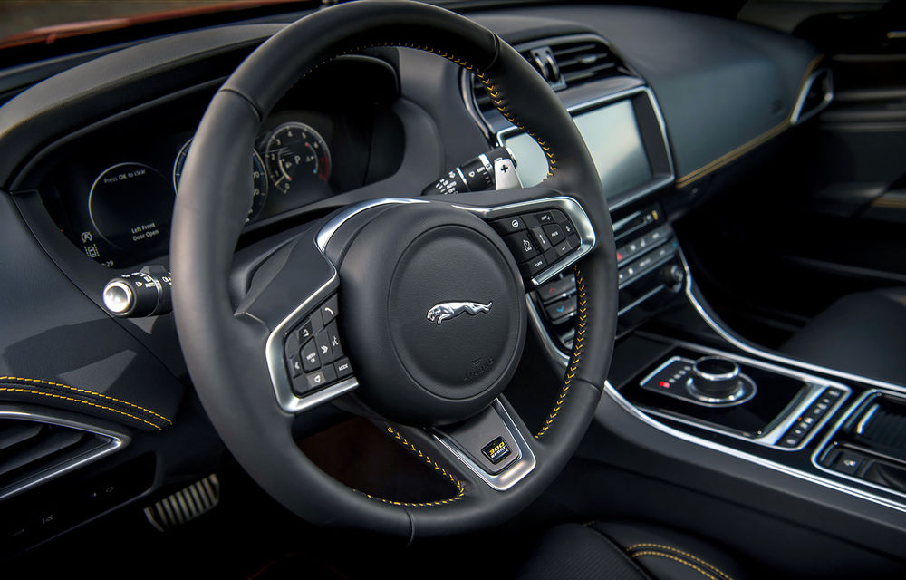 Jaguar introduce noile XE și XF 300 Sport: motor de 2.0 litri benzină cu 300 de cai putere - Poza 30