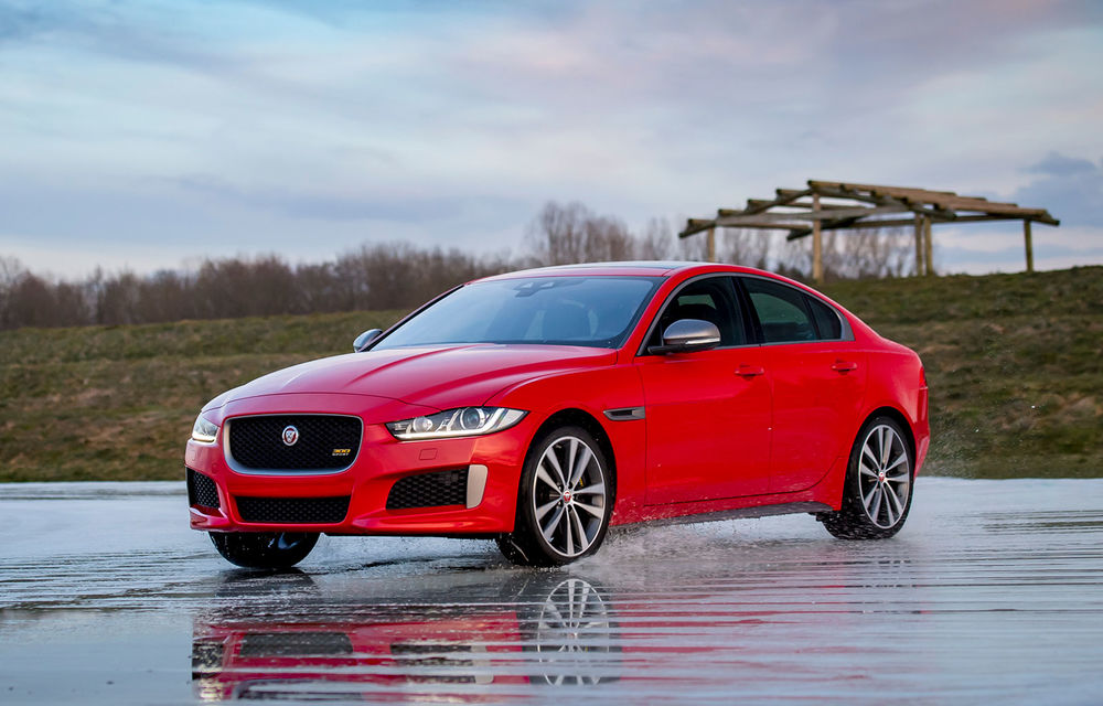 Jaguar introduce noile XE și XF 300 Sport: motor de 2.0 litri benzină cu 300 de cai putere - Poza 17