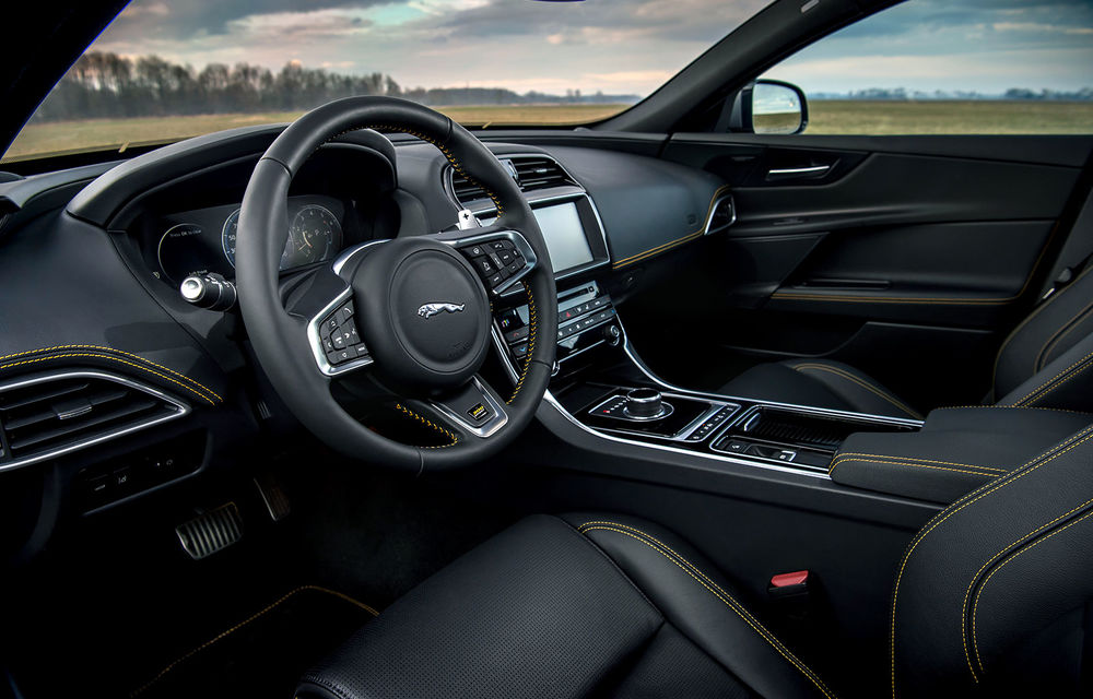 Jaguar introduce noile XE și XF 300 Sport: motor de 2.0 litri benzină cu 300 de cai putere - Poza 29