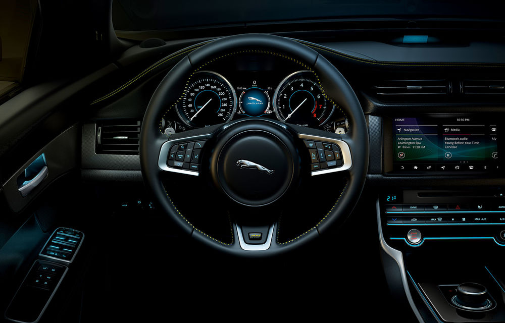 Jaguar introduce noile XE și XF 300 Sport: motor de 2.0 litri benzină cu 300 de cai putere - Poza 37
