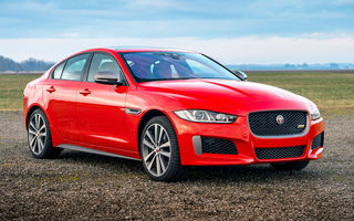 Jaguar introduce noile XE și XF 300 Sport: motor de 2.0 litri benzină cu 300 de cai putere