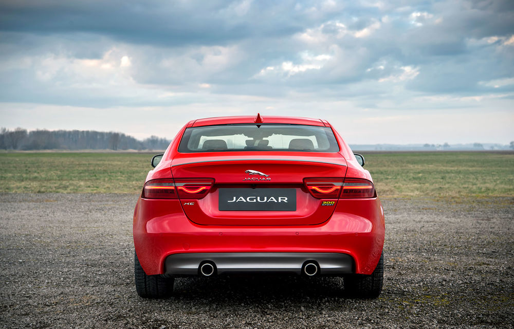 Jaguar introduce noile XE și XF 300 Sport: motor de 2.0 litri benzină cu 300 de cai putere - Poza 8