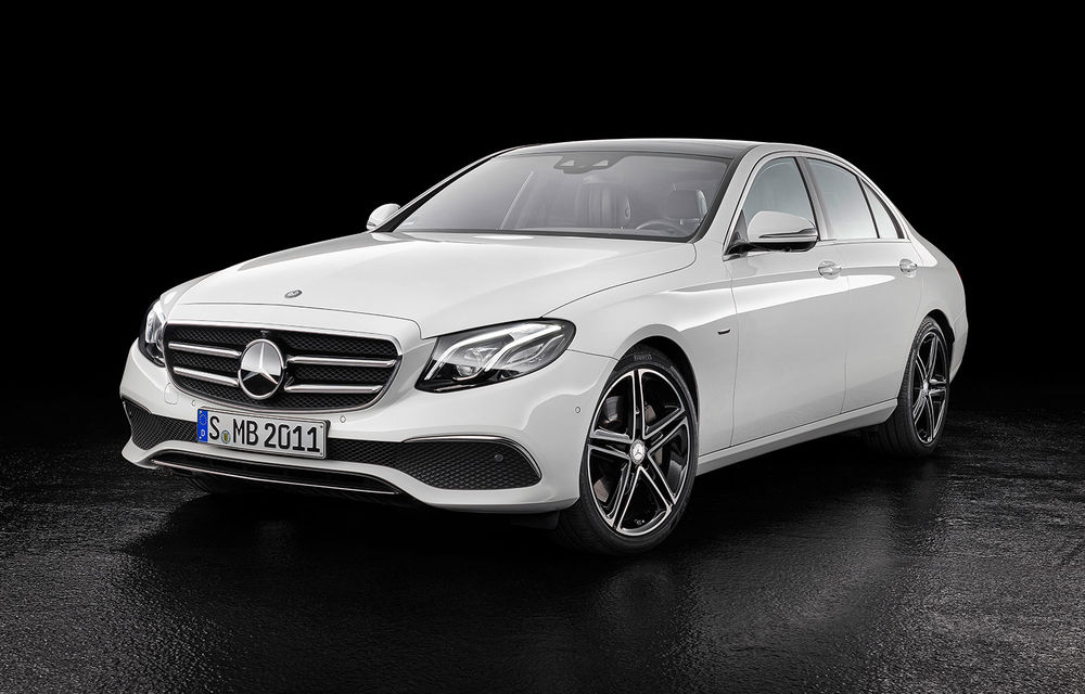 Mercedes-Benz a pregătit îmbunătățiri pentru Clasa E Sedan și T-Modell: sisteme de asistență noi și versiune AMG E 53 4Matic+ - Poza 1