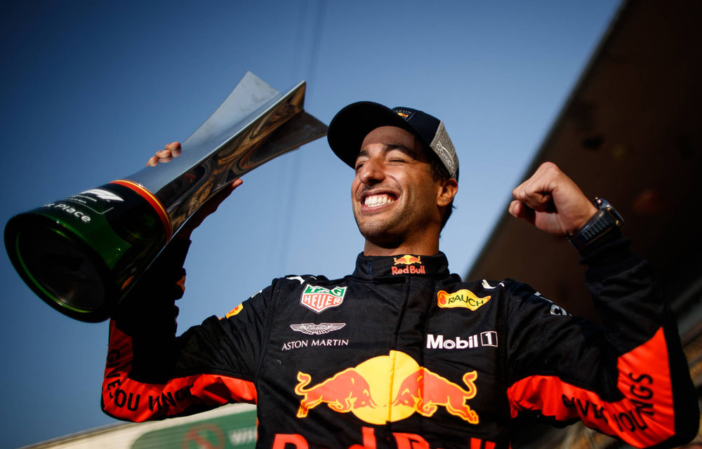 Ricciardo, tentat să plece la Ferrari? Pilotul Red Bull ar fi semnat un acord pentru negocieri exclusive cu Scuderia - Poza 1
