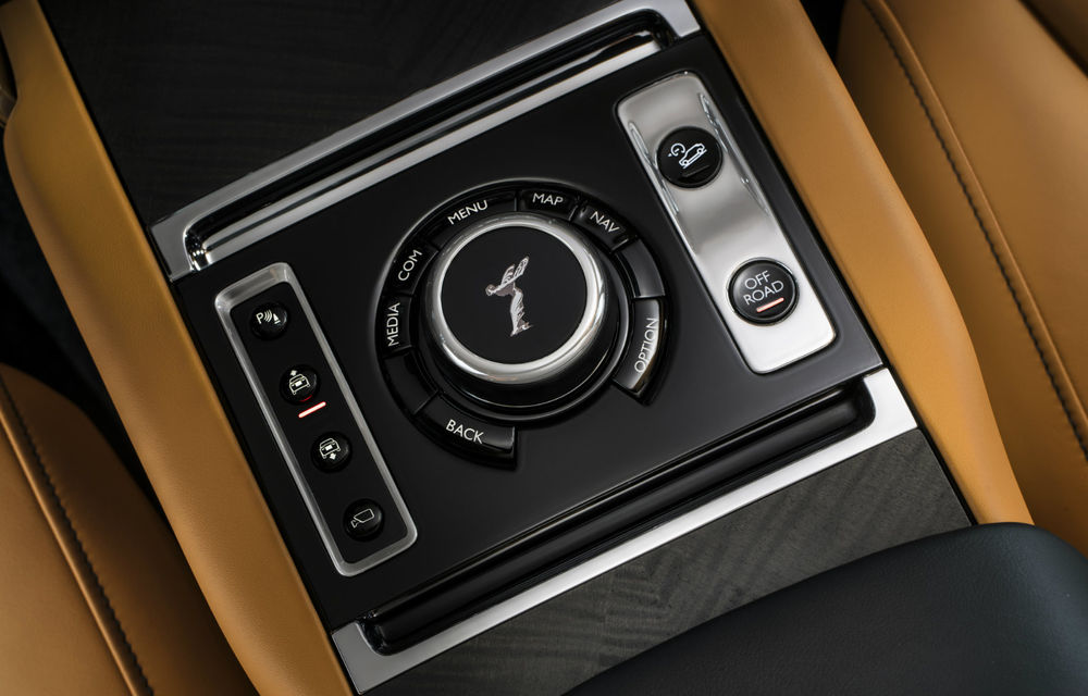 Rolls-Royce Cullinan, prima imagine din interior: SUV-ul producătorului britanic oferă un mod special pentru ieșirile în off-road - Poza 1