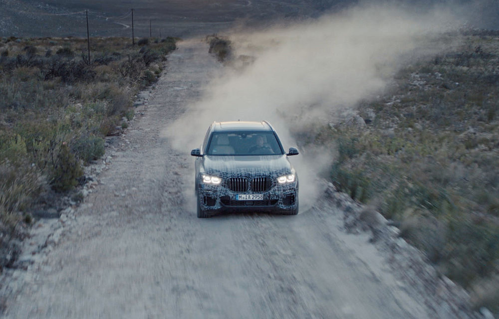 Noua generație BMW X5, testată sub camuflaj în condiții extreme: SUV-ul german va avea direcție integrală și o nouă suspensie - Poza 4