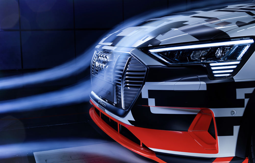 Informații noi despre Audi e-tron: SUV-ul electric va deveni primul model de serie cu camere video încorporate în oglinzile laterale - Poza 3