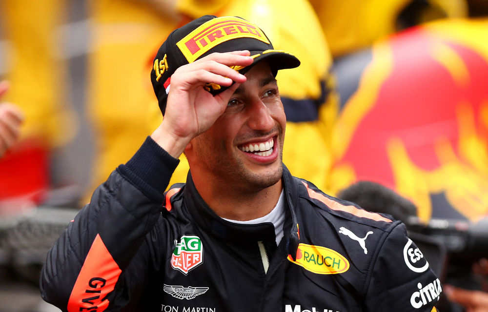 Hamilton anticipează că Ricciado va rămâne la Red Bull: &quot;Nu cred că va veni la Mercedes, iar Raikkonen vrea să continue cu Ferrari&quot; - Poza 1