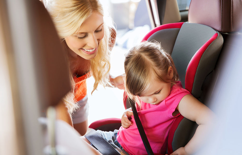 Studiu: 59% dintre părinți nu montează corect scaunul auto pentru copil - Poza 1