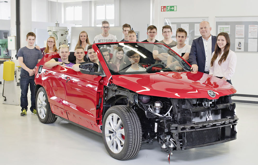 Skoda a prezentat SUV-ul decapotabil Sunroq: conceptul a fost dezvoltat de elevii din Mlada Boleslav pe baza lui Karoq - Poza 2