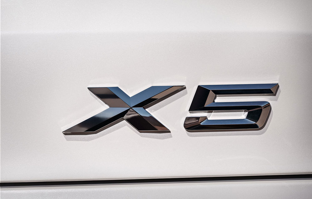 Noua generație BMW X5 se prezintă oficial: SUV-ul primește motoare diesel mai puternice, direcție integrală și un pachet off-road - Poza 32