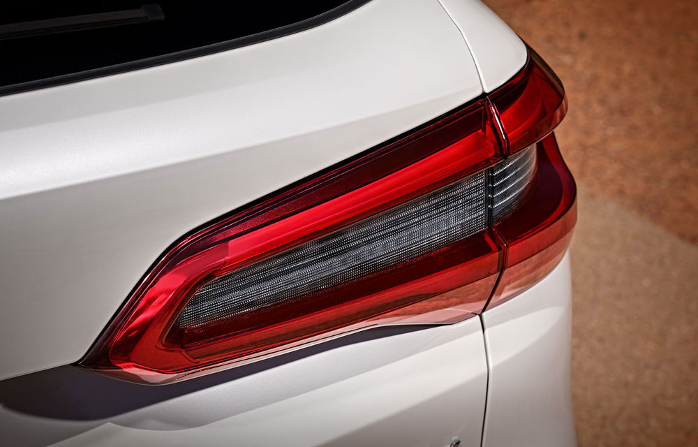 Noua generație BMW X5 se prezintă oficial: SUV-ul primește motoare diesel mai puternice, direcție integrală și un pachet off-road - Poza 31