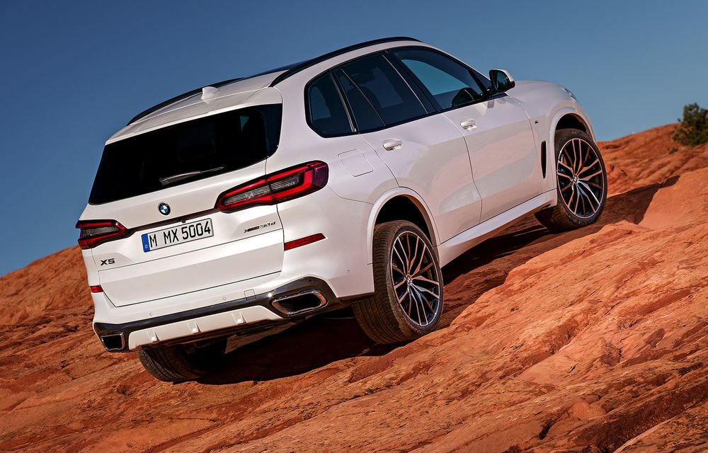 Noua generație BMW X5 se prezintă oficial: SUV-ul primește motoare diesel mai puternice, direcție integrală și un pachet off-road - Poza 10