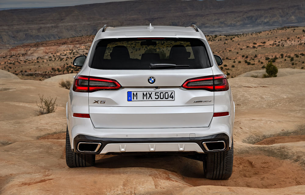 Noua generație BMW X5 se prezintă oficial: SUV-ul primește motoare diesel mai puternice, direcție integrală și un pachet off-road - Poza 19