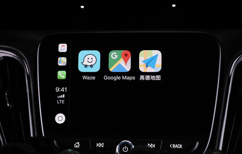 Vești bune pentru șoferii cu iPhone: Apple CarPlay va oferi suport pentru Waze și Google Maps - Poza 2