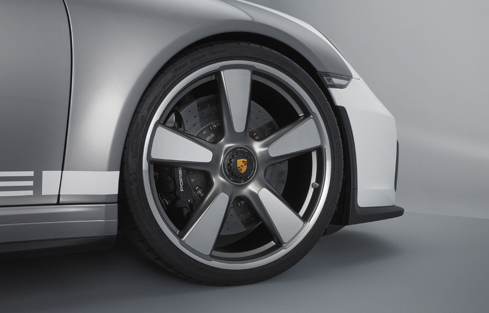 Porsche 911 Speedster: noul concept cabrio retro de 500 CP marchează aniversarea de 70 de ani a constructorului german - Poza 8